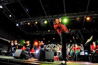 赤犬のライブの様子。（撮影：河上良）