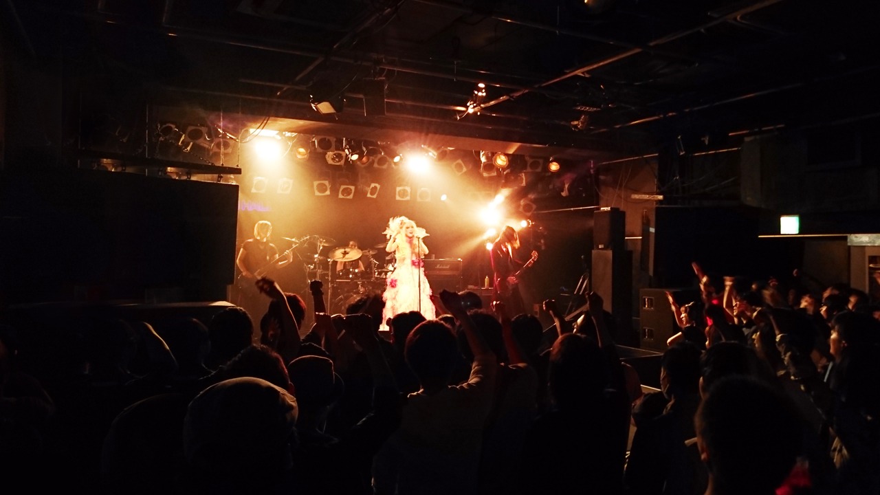 六弦アリスのワンマンライブ「Secret Twilight Theater」の様子。（提供：ツクルノモリ）