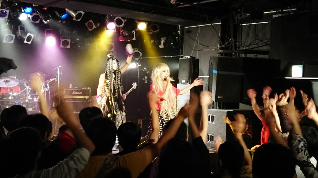 六弦アリスのワンマンライブ「Secret Twilight Theater」の様子。（提供：ツクルノモリ）