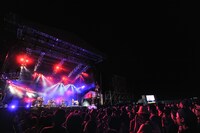 METAFIVEのライブの様子。（撮影：河上良）