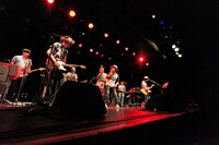 中村一義・バンドライブツアー「RockでなしRockn’Roll 2015～海賊大宴会～」東京・LIQUIDROOM公演の様子。（写真提供：ビクターエンタテインメント）