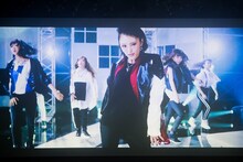 公演中に上映されたNMB48「Must be now」ミュージックビデオの1シーン。(c) NMB48