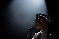 YONCE（Vo）（撮影：SHUN KOMIYAMA）