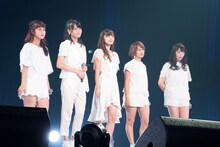 ℃-uteによる新曲披露の様子。