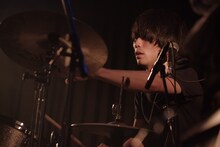 アベヨウスケ（Dr, Cho / Helsinki Lambda Club）（撮影：児玉駿介）