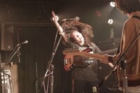 稲葉航大（B, Cho / Helsinki Lambda Club）（撮影：児玉駿介）