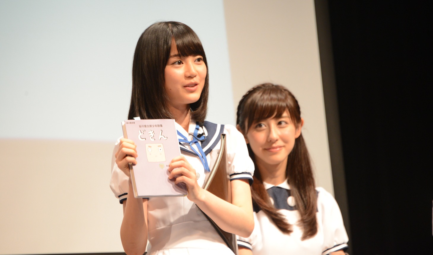 左から生田絵梨花、斎藤ちはる。（Photo by Peach）