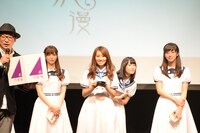 プレゼントコーナーの様子。「美味しい唐揚げの作り方」を朗読する生田絵梨花。（Photo by Peach）