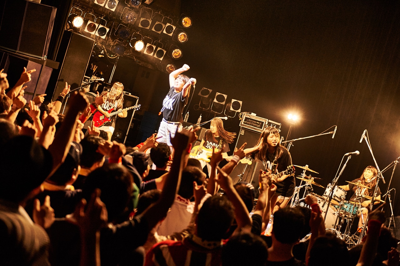 9月12日に東京・TSUTAYA O-WESTにて開催されたワンマンライブの様子。（提供：ポニーキャニオン）