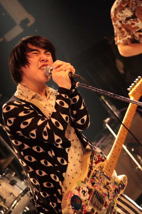 下川リオ（Vo, G）（撮影：松本時代）