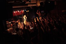 挫・人間「あなたの心にテレポート～アルバムの曲全部やるまで帰れま10～」東京・新宿red cloth公演の様子。（撮影：松本時代）