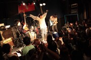 挫・人間「あなたの心にテレポート～アルバムの曲全部やるまで帰れま10～」東京・新宿red cloth公演の様子。（撮影：松本時代）