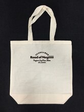 「Negicco at 日比谷野外大音楽堂 Road of Negiiiiiii ～Negicco One Man Show～ 2015 Summer」初回限定盤に付属するトートバッグ。