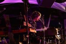 「大地の芸術祭 2015 YEN TOWN BAND @NO×BUTAI produced by Takeshi Kobayashi」の様子。（Photo by Yoshiharu Ota）