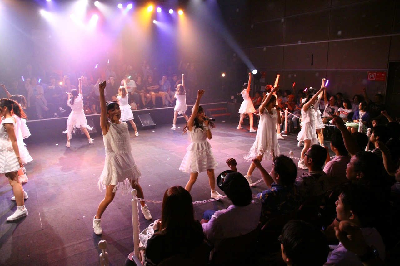 LinQ「360°LIVE」福岡・天神ベストホール公演の様子。（写真提供：ジョブ・ネット）