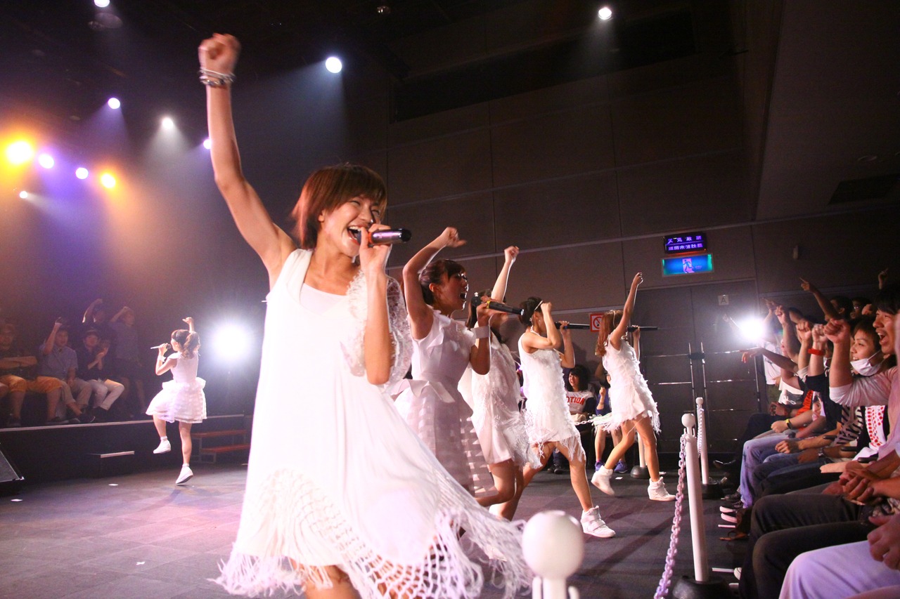 LinQ「360°LIVE」福岡・天神ベストホール公演の様子。（写真提供：ジョブ・ネット）