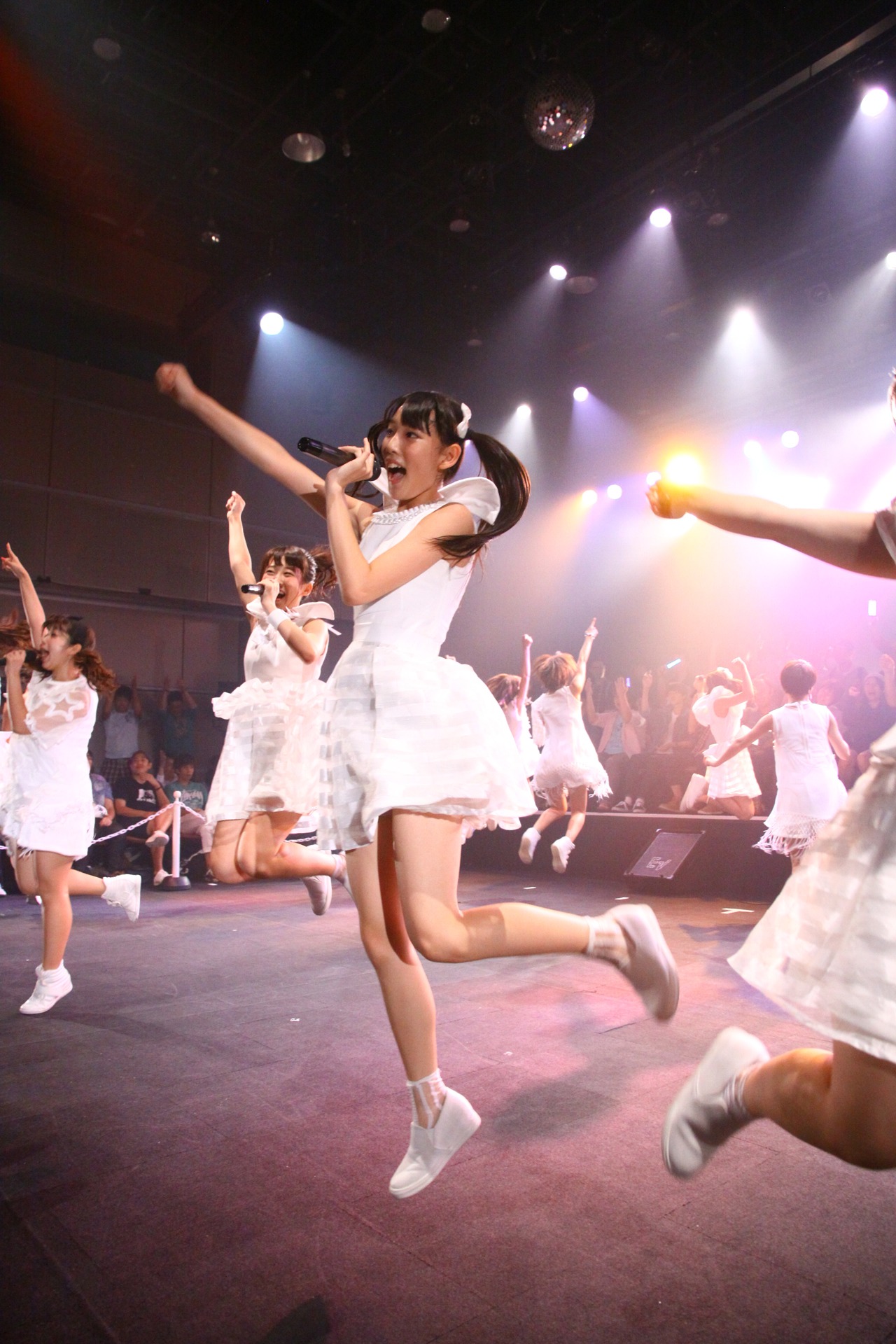 LinQ「360°LIVE」福岡・天神ベストホール公演の様子。（写真提供：ジョブ・ネット）