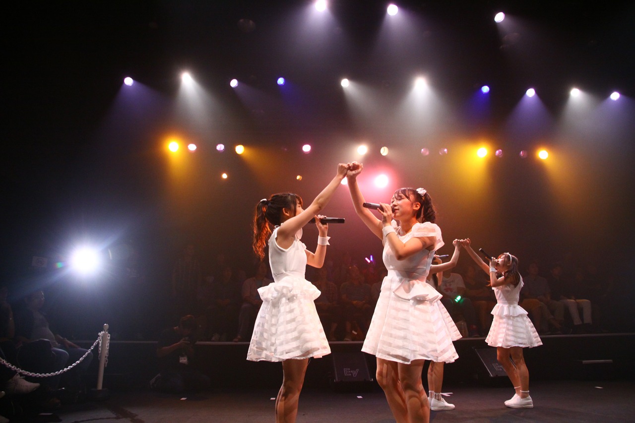 LinQ「360°LIVE」福岡・天神ベストホール公演の様子。（写真提供：ジョブ・ネット）