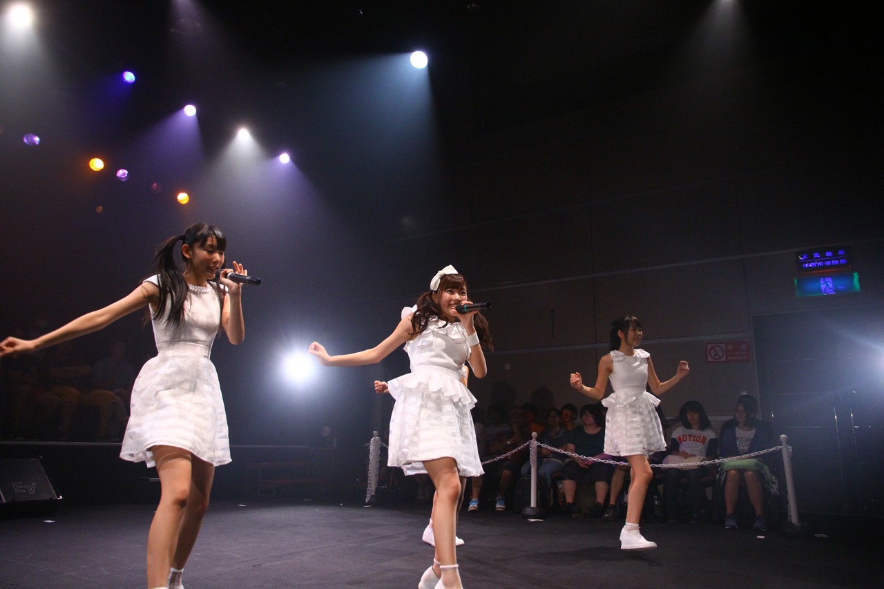 LinQ「360°LIVE」福岡・天神ベストホール公演の様子。（写真提供：ジョブ・ネット）