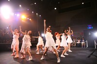 LinQ「360°LIVE」福岡・天神ベストホール公演の様子。（写真提供：ジョブ・ネット）