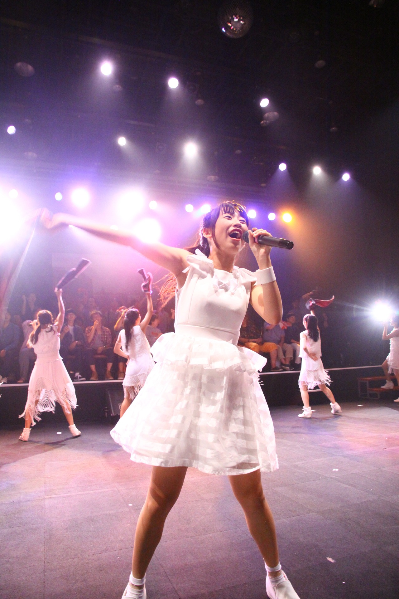 LinQ「360°LIVE」福岡・天神ベストホール公演の様子。（写真提供：ジョブ・ネット）