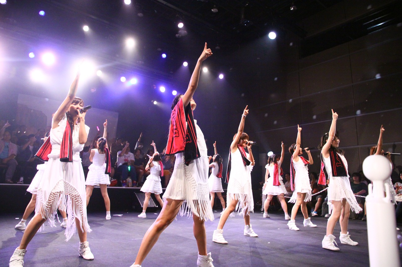 LinQ「360°LIVE」福岡・天神ベストホール公演の様子。（写真提供：ジョブ・ネット）