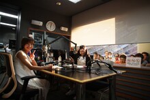 FM FUKUOKA「ピザクック presents ぐるっとまあるいLinQの『わ』」公開生放送の様子。（写真提供：ジョブ・ネット）