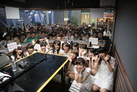 FM FUKUOKA「ピザクック presents ぐるっとまあるいLinQの『わ』」公開生放送の様子。（写真提供：ジョブ・ネット）