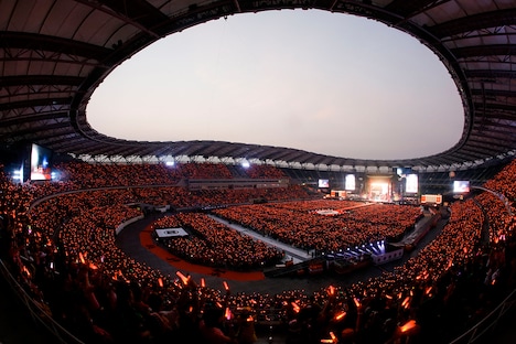 ももいろクローバーZ「ももいろクローバーZ 桃神祭2015 エコパスタジアム大会」の様子。（Photo by HAJIME KAMIIISAKA+Z）