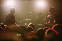 9月4日に開催された「Unknown Tokyo」での80KIDZのライブの様子。（撮影：西槇太一）