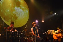 「Kaede 生誕祭 ～月見ルAcoustic live～」の様子。