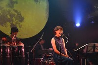 「Kaede 生誕祭 ～月見ルAcoustic live～」の様子。