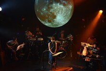 「Kaede 生誕祭 ～月見ルAcoustic live～」の様子。