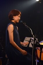 「Kaede 生誕祭 ～月見ルAcoustic live～」の様子。