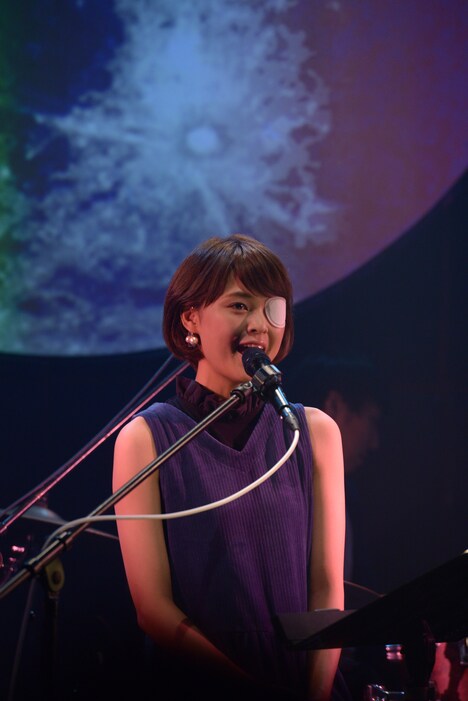 「Kaede 生誕祭 ～月見ルAcoustic live～」の様子。