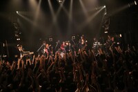 「爆音ラヴソング / めくったオレンジ」購入者限定ライブの様子。