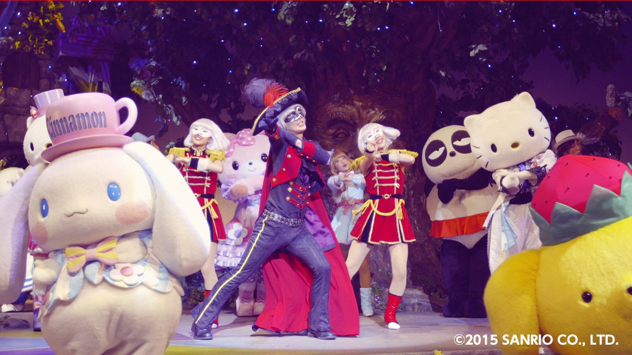 「スマイル for ザ ワールド」ミュージックビデオのワンシーン。(c)2015 PONY CANYON INC,(c)'76,'84','88,'90,'93,'96,'99,'01,'05,'12,'15 SANRIO APPROVAL No.P0709151