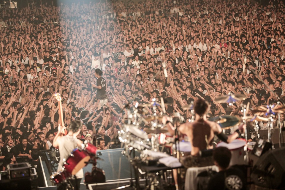 UVERworldのライブの様子。（写真提供：Sony Music Records）