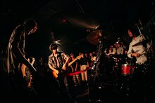 9月4日に開催された「Unknown Tokyo」でのavengers in sci-fiのライブの様子。（撮影：西槇太一）