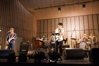 GRAPEVINE日比谷野外大音楽堂公演の様子。（撮影：大森克己）