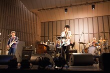 GRAPEVINE日比谷野外大音楽堂公演の様子。（撮影：大森克己）