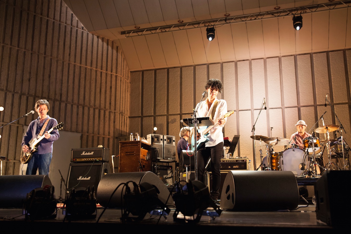 GRAPEVINE日比谷野外大音楽堂公演の様子。（撮影：大森克己）