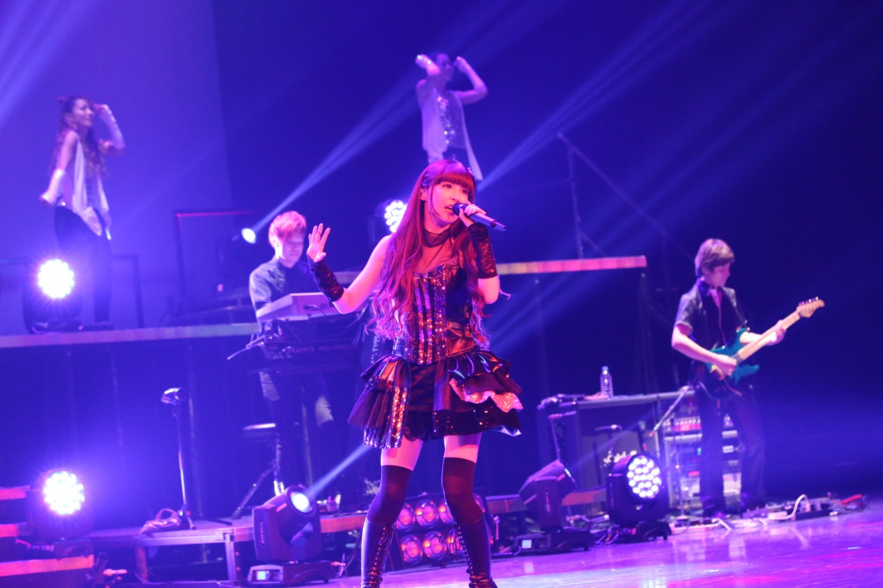 黒崎真音のライブの様子。（撮影：西原史顕）