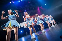 「PASSPO☆フライトツアー ROCK周年ツアー アリガート便」初日公演の様子。