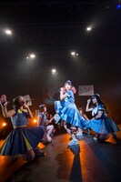 「PASSPO☆フライトツアー ROCK周年ツアー アリガート便」初日公演の様子。