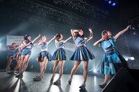「PASSPO☆フライトツアー ROCK周年ツアー アリガート便」初日公演の様子。
