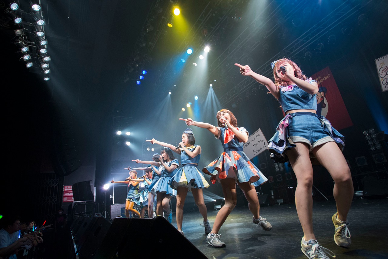 「PASSPO☆フライトツアー ROCK周年ツアー アリガート便」初日公演の様子。