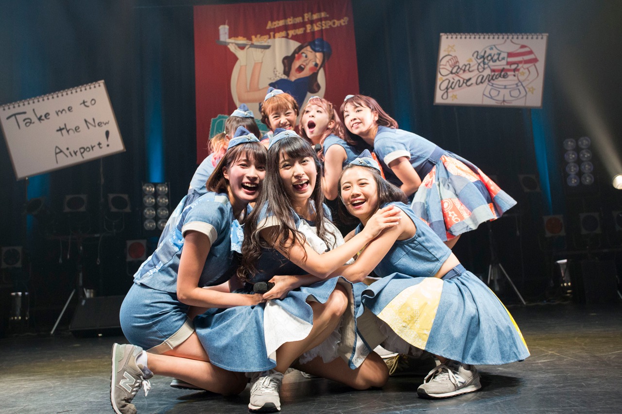 「PASSPO☆フライトツアー ROCK周年ツアー アリガート便」初日公演の様子。