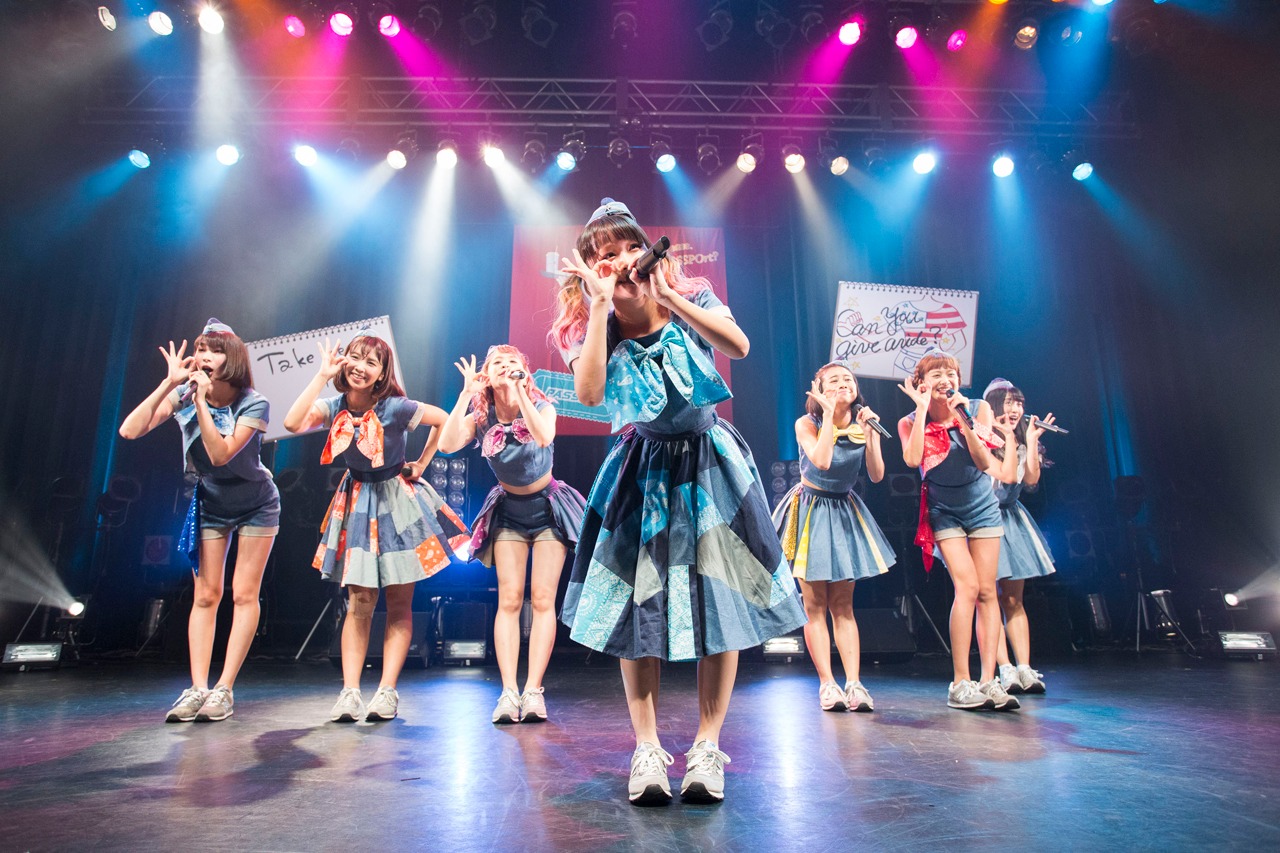「PASSPO☆フライトツアー ROCK周年ツアー アリガート便」初日公演の様子。