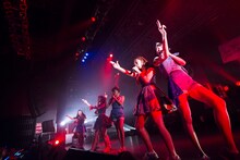 「PASSPO☆フライトツアー ROCK周年ツアー アリガート便」初日公演の様子。